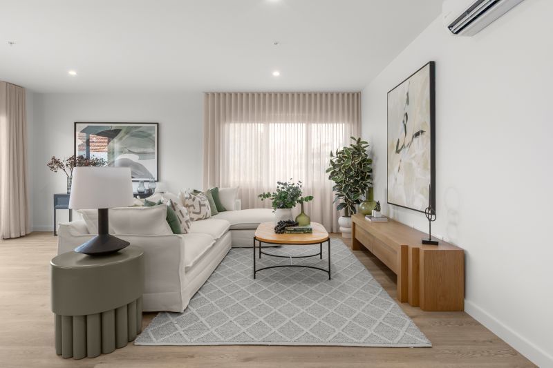 First-floor 2-bedroom corner apartment