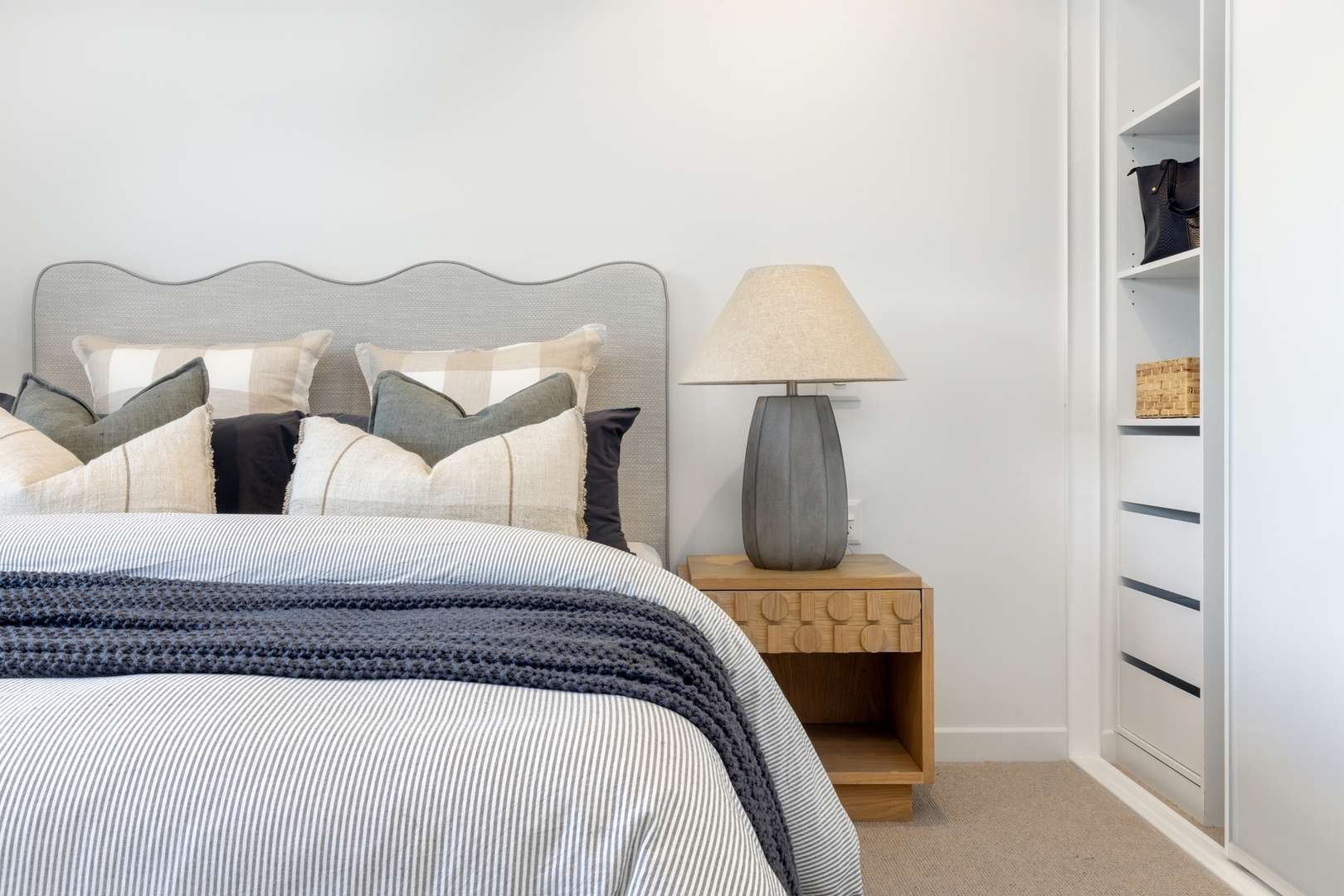 Spacious 2-bedroom apartment with private balcony & study nook