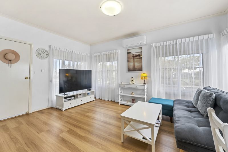 Charming Corner Cottage