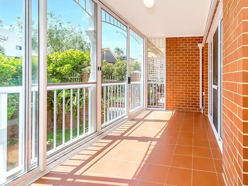 North Facing Renovated 2 Bed, 1 Bathroom on Quiet Street