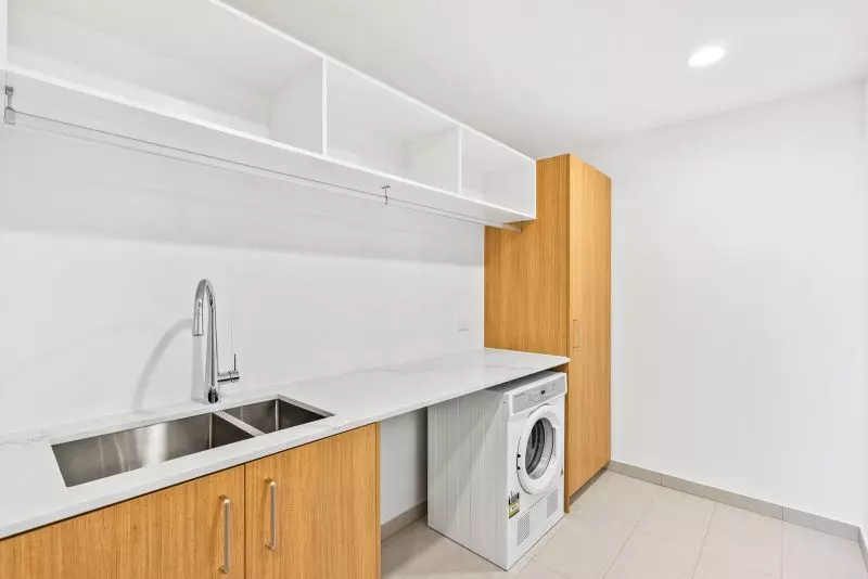 5th floor penthouse views over golf course