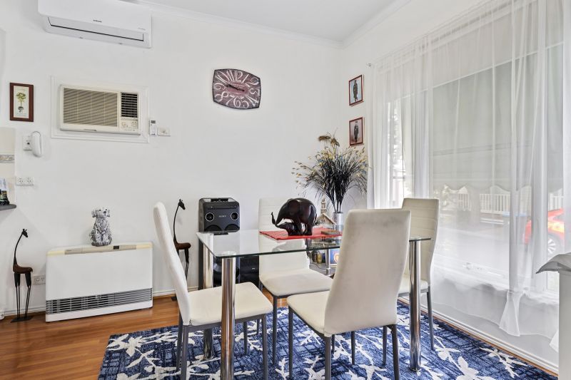 Vibrant & Beautifully Maintained!