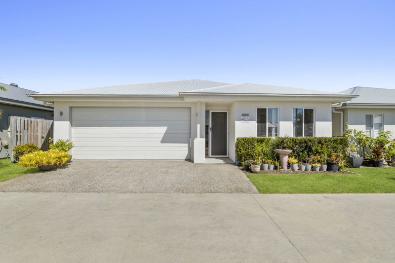 Tranquil Living, Spacious Backyard