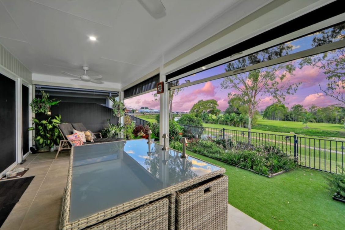 Entertainers Delight with Golf Course Views!