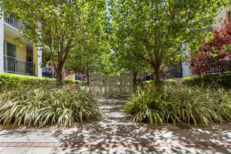 Stunning Views, Central Living!