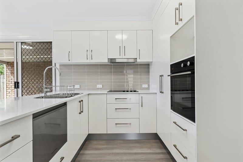 Totally Refreshed North-Facing Villa with Greenspace Views