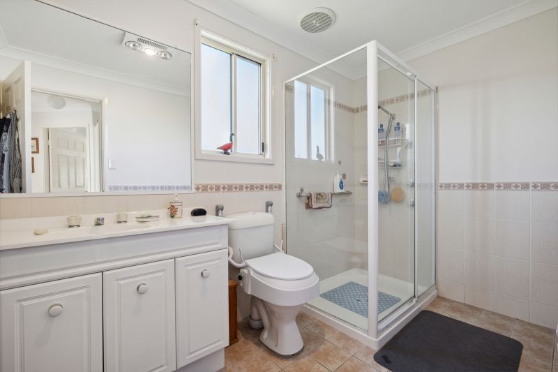 Tranquil Two Bedroom Retreat with Bushland Views