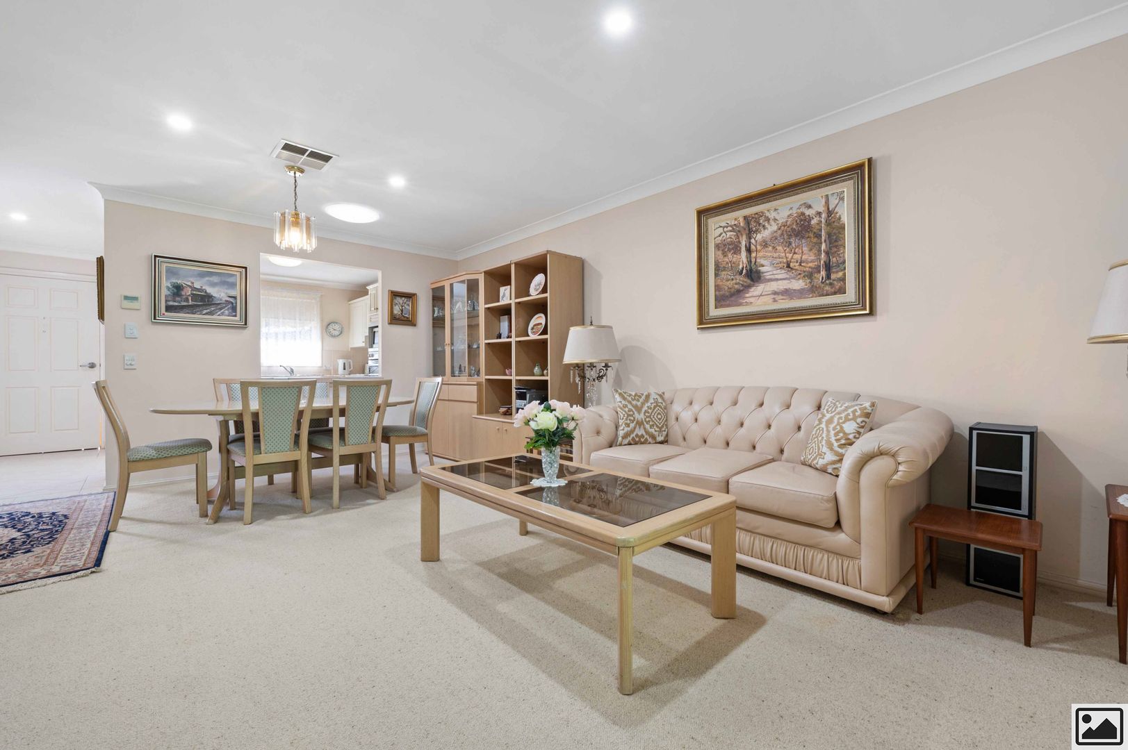 Beautifully Presented Villa with Private Garden Outlook