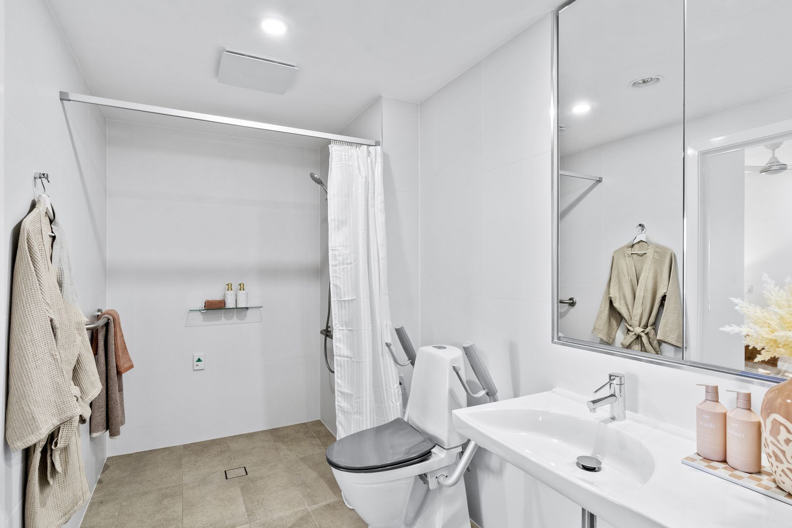 One-bedroom apartment with services