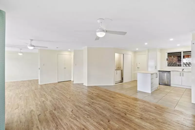 Highly Sought After !!
Beautiful two-bedroom, 1 bathroom villa with attached double garage