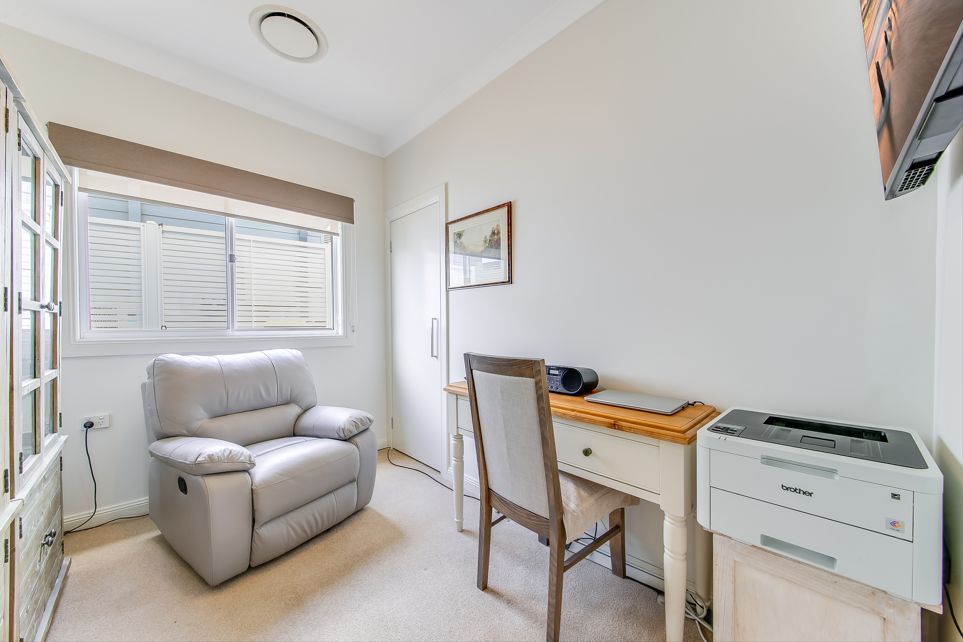 Bright and Breezy - beautifully manicured home