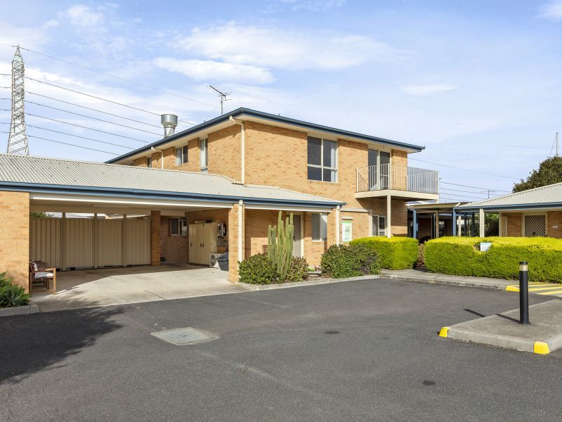 Rent in Seniors Community - 3 bed, 2 bath self-catered unit with kitchen