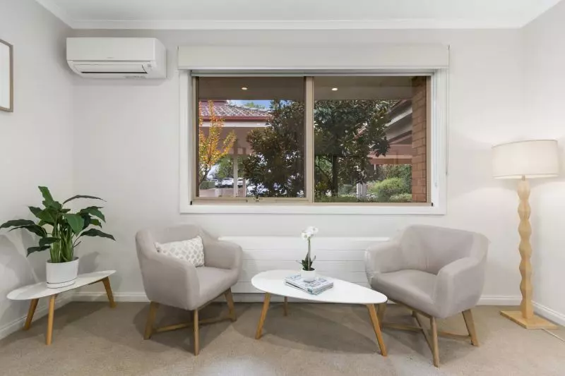 Independent studio apartment with new kitchen