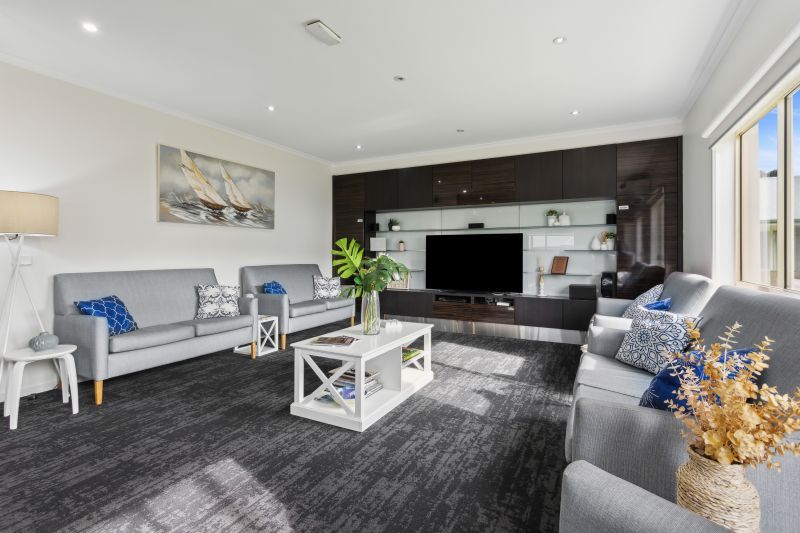 Newly renovated unit with open-plan living space