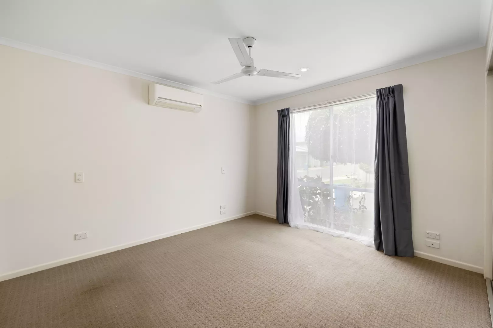 Two bedroom plus study Bottlebrush design home in Palm Lake Resort Eagleby