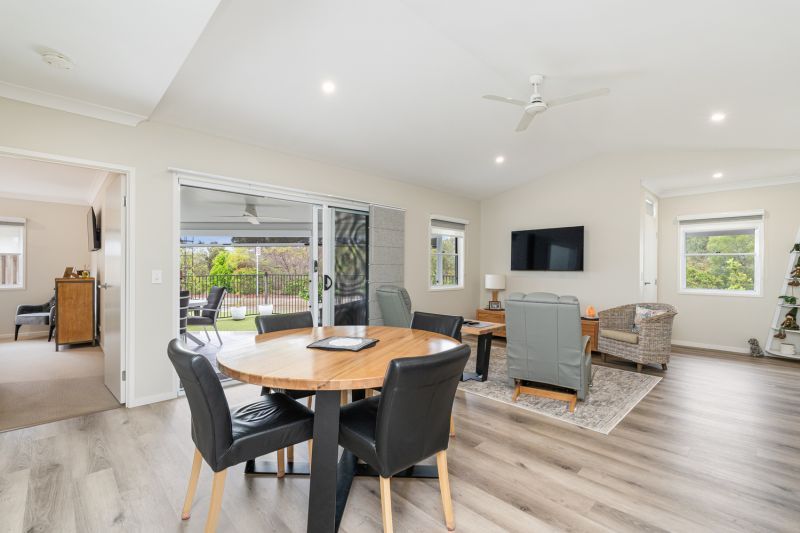 Uniquely Designed Home, Overlooking Waterway!