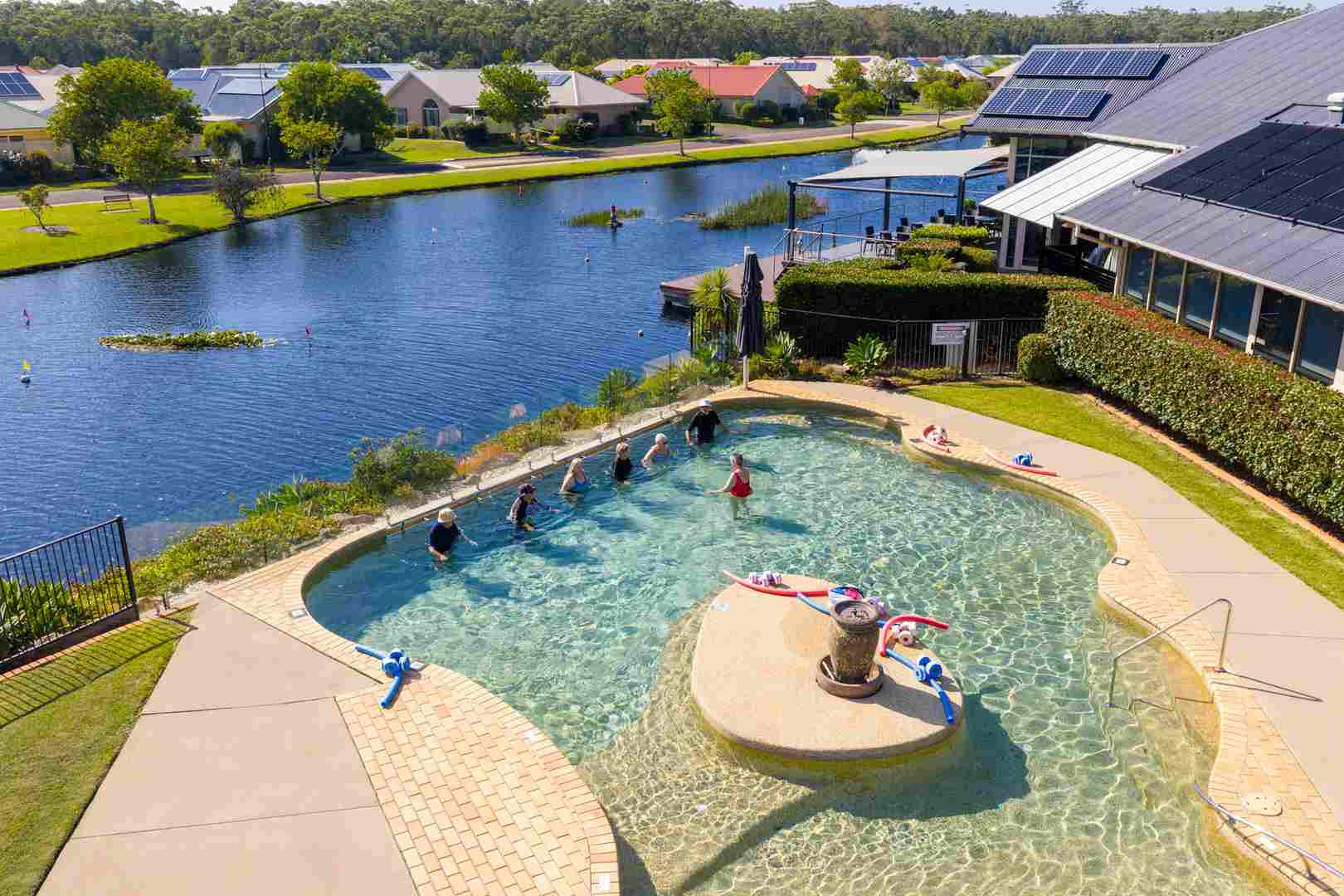 Spacious and Modern 3 Bedroom Home with double garage - Home 14 Nirvana