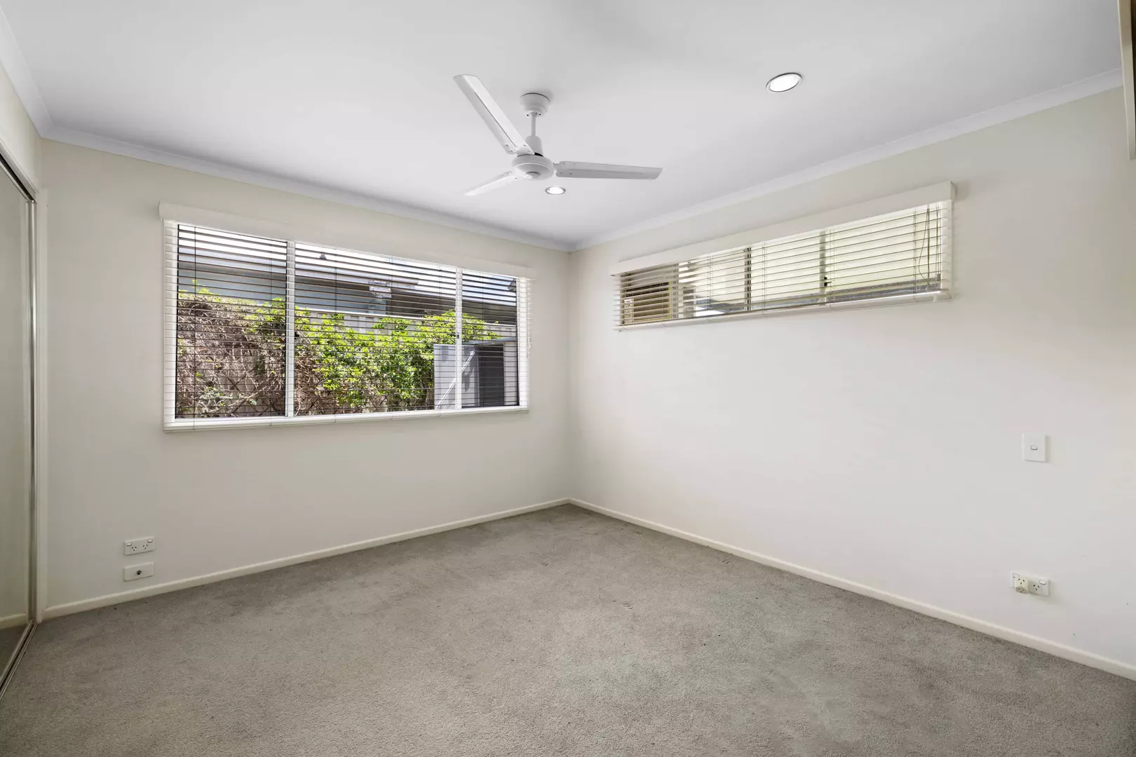 Great location for this 2 bedroom home plus study in Palm Lake Resort Eagleby