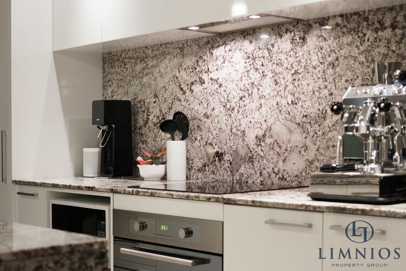 Warehouse Terrace Style Apartment With 3 Bedrooms Plus a Study!!