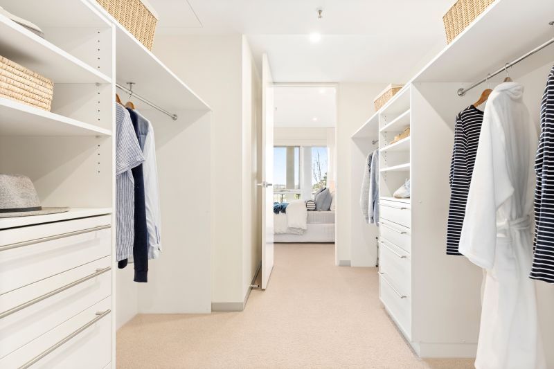 North-facing 2-bedroom apartment with views!