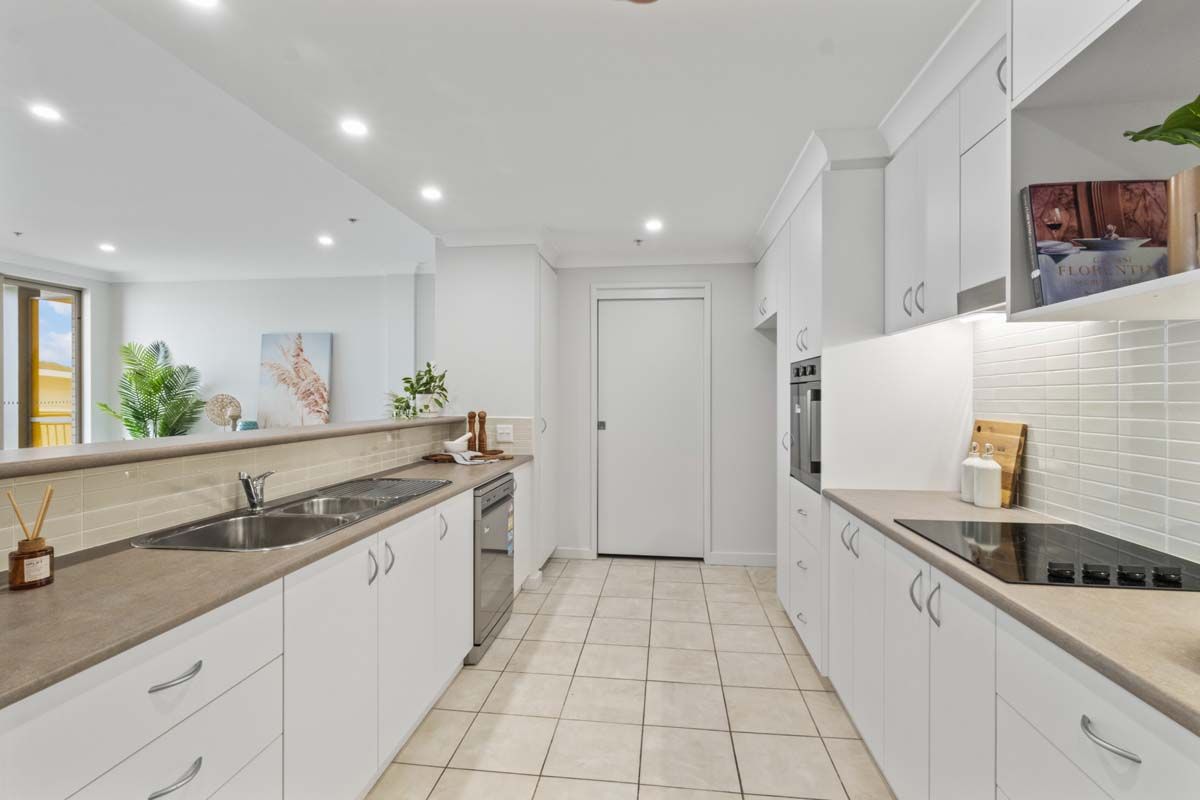 Spacious sunlit 2 Bedroom Unit With 2 Balconies