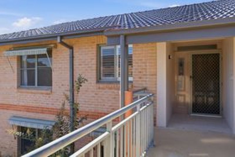 Charming 3 bedroom upper floor unit