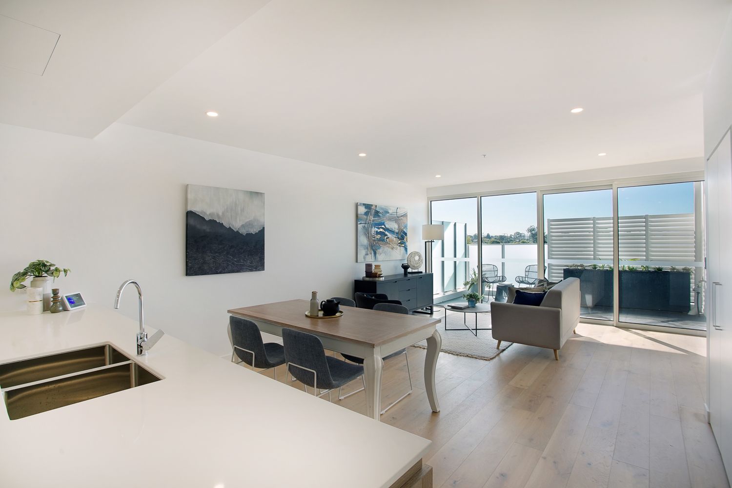  Stylish & Spacious in The Perfect Locale!