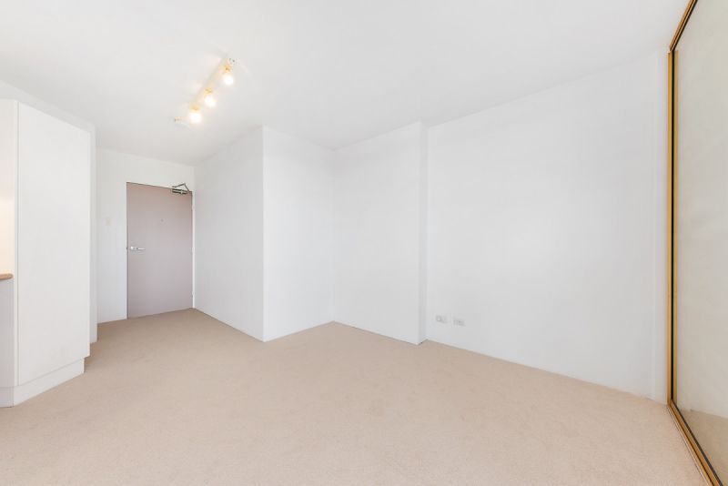STUDIO APARTMENT - $1M views for a third of the price