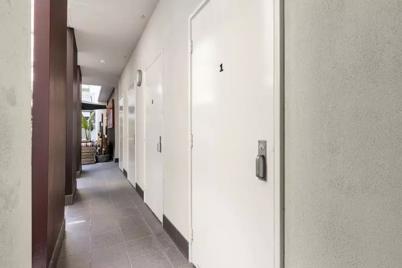 Light & Bright Living, Refurbished... See it to Believe it!!