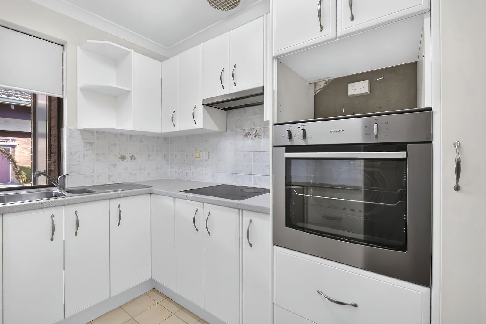 Eastern border gem featuring a modern kitchen and fresh bathroom