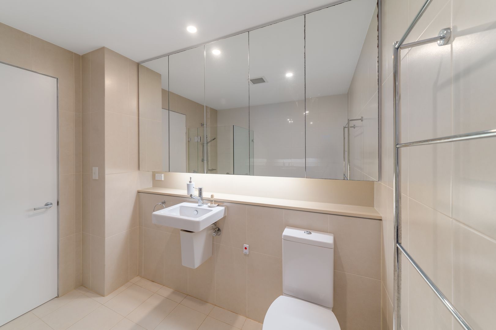 Elevated North-Facing 3 bedroom 2 Bathroom Apartment at The Woniora