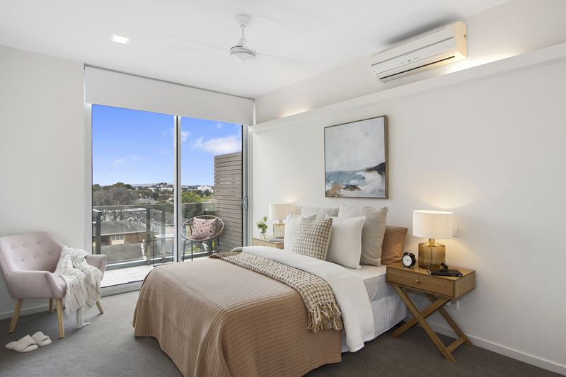 Retire in a beautiful cosmopolitan area with this 3 bed apartment!