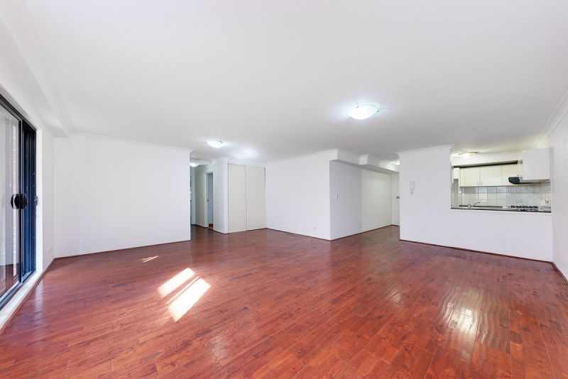 SPACIOUS OPEN PLAN LIVING - FULL BRICK SOLID CONSTRUCTION