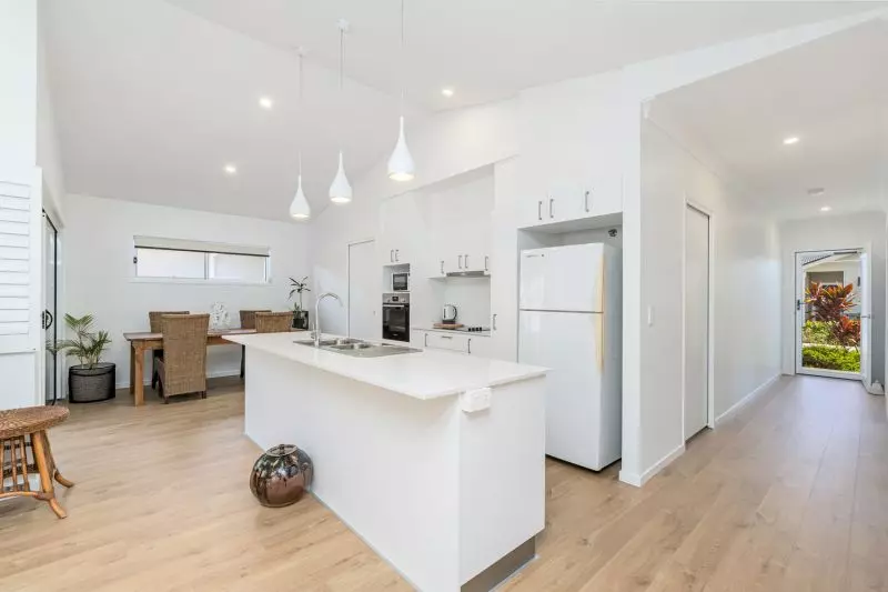 Simplicity and Style – Bright Modern Haven