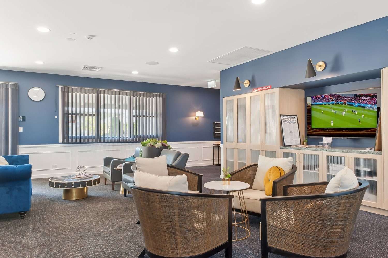 Elegant Three-Bedroom Retreat - Sunlit Alfresco Living