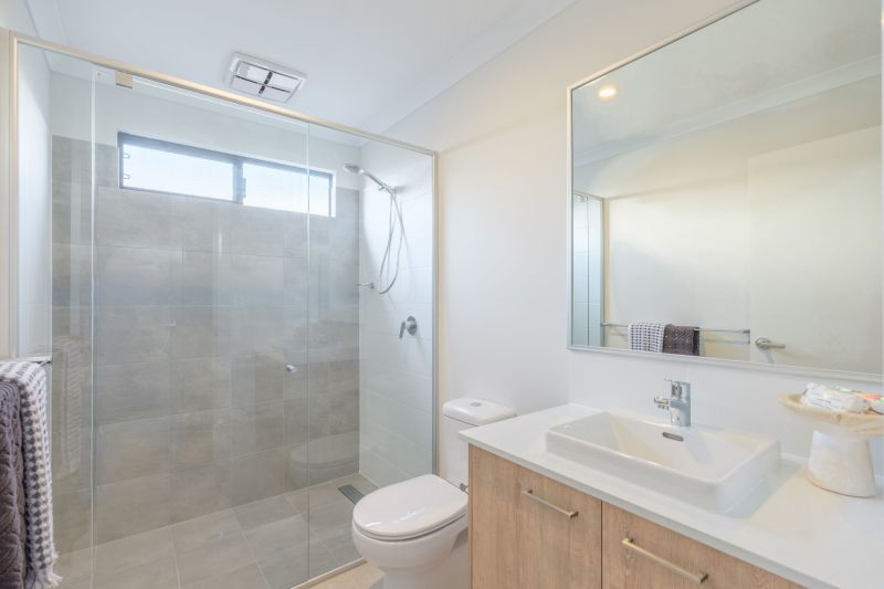 Light filled, modern 2 bed home
