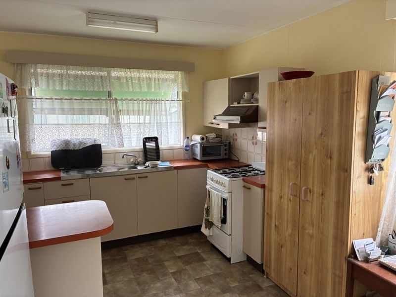 Large Kichen & bathroom