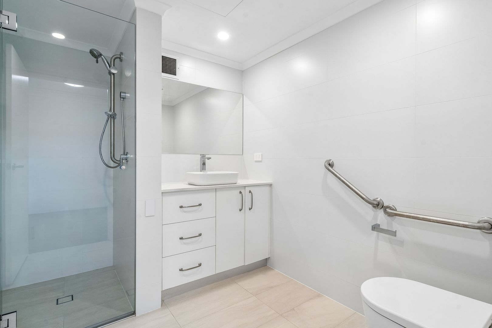 Bright and spacious one-bedroom apartment
