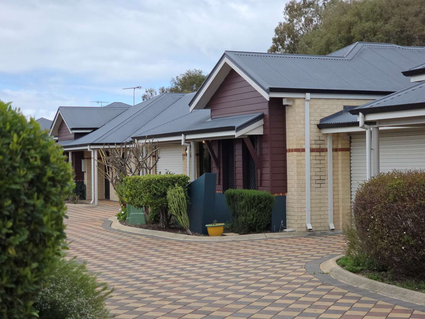 Under Offer! Affordable Independent Living Villa in Busselton - Refurbished prior to Settlement!