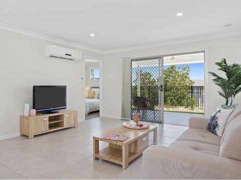Villa 10 | 3 bed + 1 bath + powder