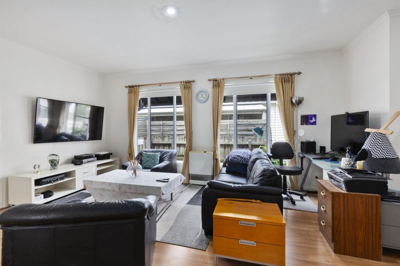 Charming Cottage with Sunlit Spaces