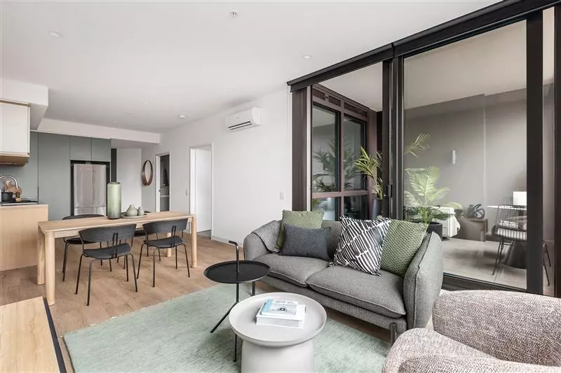 Redefine your everyday life at Caulfield Place — brand new, premium build-to-rent apartments in Caulfield, Melbourne.
