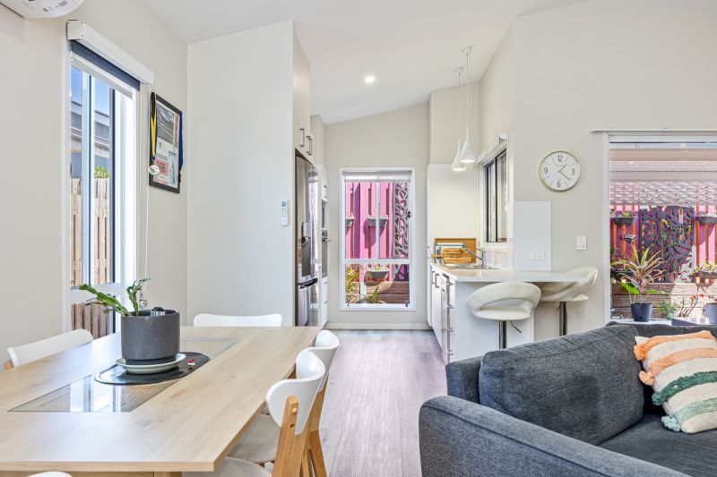 Attention Garden Lovers... Stylish Alfresco Living Awaits!