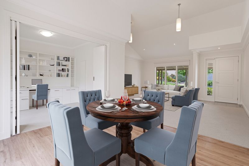 Impressive Villa with Vaulted Ceilings and Private Courtyard