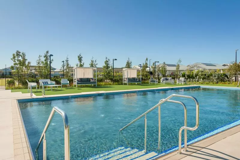 Elegant Three-Bedroom Retreat - Sunlit Alfresco Living