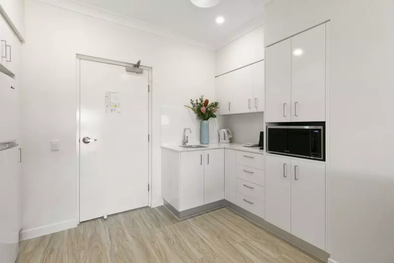 Beautiful 1 bedroom apartment overlooking bowling green and surrounds