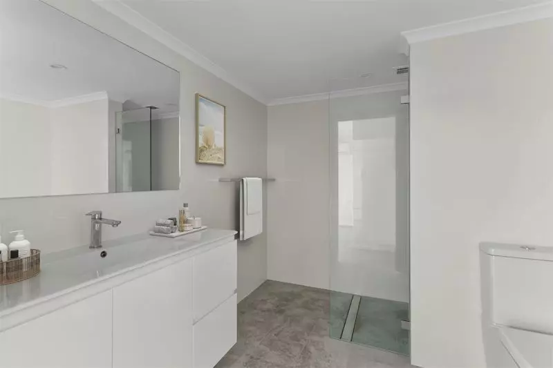 Newly renovated ground floor unit with easy access, large rear courtyard, close to the clubhouse.