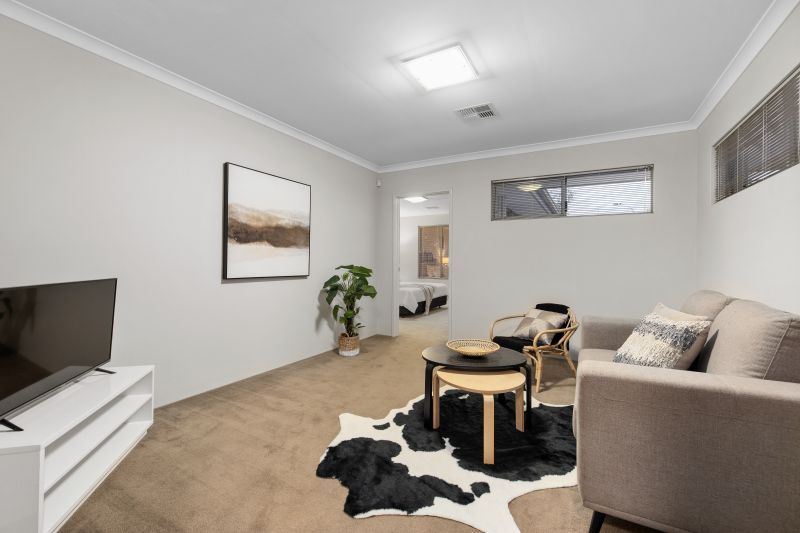 Spacious Riverside Family Retreat!