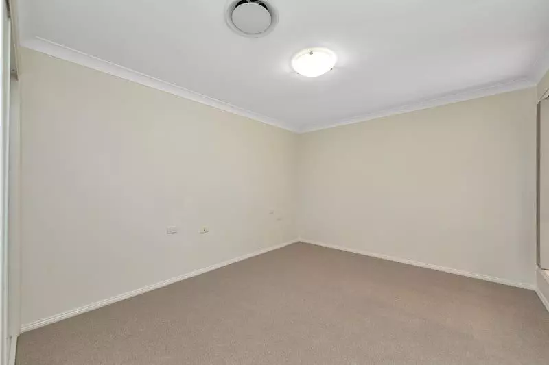 Corner Retreat Opposite Ashton Gardens Hub