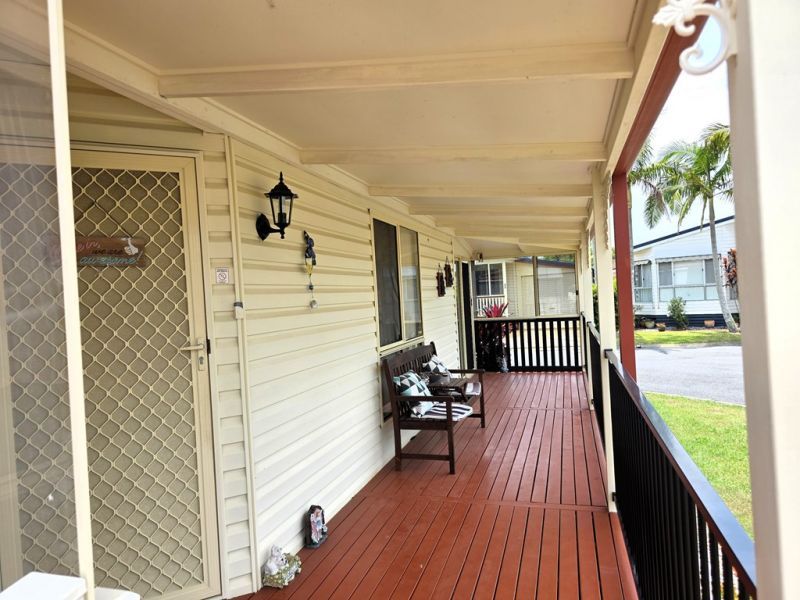 Corner Gem: Sunny 2-Bed Home